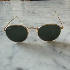 Ray Ban RB 3447 Round gold metal sunglasses with green lenses. Made in Italy